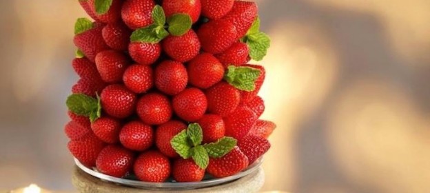 Serve strawberries at your holiday party like this! Easy DIY Holiday Strawberry Tree tutorial via Kara's Party Ideas KarasPartyIdeas.com #strawberrytree #christmasideas #christmastree #holidayrecipes