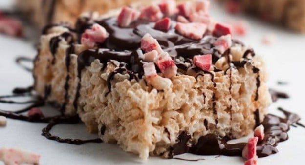 Easy last minute Christmas holiday dessert or treat recipe! Chocolate Peppermint Rice Krispies! Via Kara's Party Ideas KarasPartyIdeas.com
