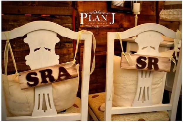 Rustic Chic Wedding with So Many Ideas via Kara's Party Ideas #RusticWedding #RusticChicParty #WeddingIdeas #PartySupplies (12)
