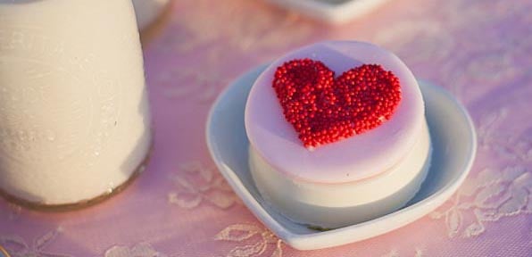 Valentine's Day Picnic with So Many Darling Ideas via Kara's Party Ideas Kara Allen KarasPartyIdeas.com #ValentinesParty #PartyIdeas #Supplies (1)