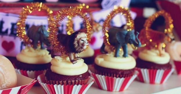 Circus themed Valentine's Day Party with Lots of Really Cute Ideas via Kara's Party Ideas KarasPartyIdeas.com #circusparty #valentinesdayparty #kidsvalentinesdayparty #valentinesdaydecor #love #xoxo #partyideas (22)