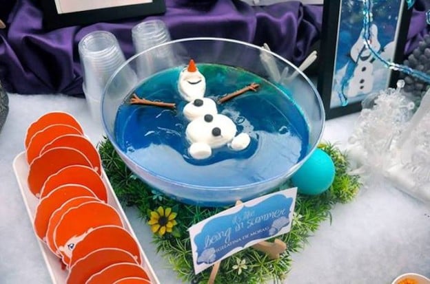 Frozen inspired birthday party full of cute ideas via Kara's Party Ideas | KarasPartyIdeas.com #frozenparty #frozen #frozenpartyideas #partydecor #partyplanning #partystyling #partyideas (5)