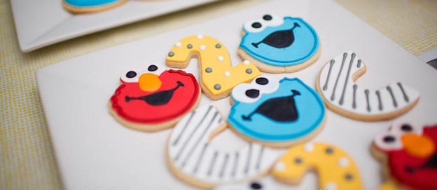 Sesame Street themed birthday party Full of Really Cute Ideas via Kara's Party Ideas | Cake, decor, cupcakes, games and more! KarasPartyIdeas.com #sesamestreet #sesamestreetparty #elmoparty #partyideas #partydecor (1)