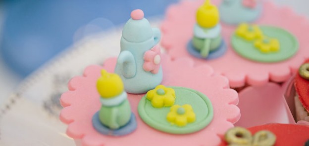 Alice in Wonderland birthday party with Lots of Cute Ideas via Kara's Party Ideas | Cake, decor, desserts, favors, printables, games, and MORE! #aliceinwonderland #aliceinwonderlandparty #queenofhearts #partyplanning #partystyling #eventstyling #partydesign (1)