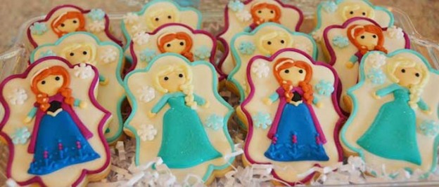 Disney's Frozen themed birthday party with Lots of Cute Ideas via Kara's Party Ideas | Cake, decor, cupcakes, games and more! KarasPartyIdeas.com #frozenparty #frozen #partyideas #partydecor #partyplanning (1)