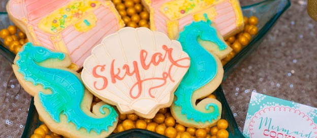 Mermaid themed birthday party with SO MANY REALLY CUTE IDEAS via Kara's Party Ideas | Cake, decorating tips, cupcakes, favors, printables, and MORE! #mermaidparty #undertheseaparty #oceanparty #girlpartyideas #partydecor #partystyling #eventplanning (1)