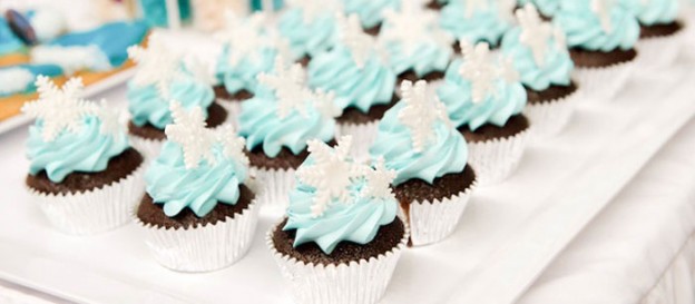 Adorable FROZEN themed birthday party via Kara's Party Ideas KarasPartyIdeas.com Printables, cake, cupcakes, invitation for twins, games and more! #frozen #frozenparty #disneysfrozen (1)