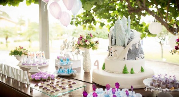 Frozen themed birthday party Full of Really Cute Ideas via Kara's Party Ideas | Cake, decor, cupcakes, printables, favors, games, and MORE! KarasPartyIdeas.com #frozen #frozenparty #partydecor #partystyling #eventplanning #partydesign (12)
