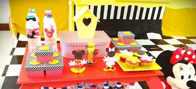 Mickey Mouse themed birthday party with So Many Fabulous Ideas via Kara's Party Ideas | Cake, decor, favors, games, and MORE! KarasPartyIdeas.com #mickeymouse #mickeymouseparty #partystyling #partyplanning #eventplanning #partydesign #partydecor (1)