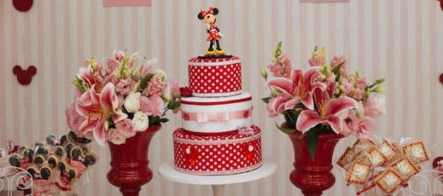 Minnie Mouse themed birthday party via Kara's Party Ideas KarasPartyIdeas.com | Favors, games, cakes, printables, and more! #minniemouse #minniemouseparty #girlyparty #partyideas #parytdecor (1)