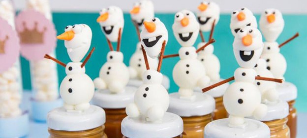 Frozen themed birthday party via Kara's Party Ideas KarasPartyIdeas.com Cakes, favors, printables, games, and more! #frozen #frozenparty #disneysfrozen #karaspartyideas (1)