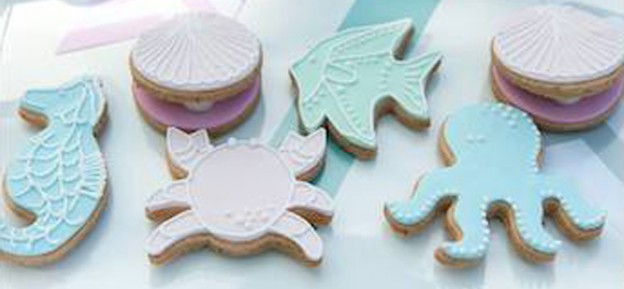 Ariel + Little Mermaid themed birthday party via Kara's Party Ideas KarasPartyIdeas.com Printables, cake, decor, recipes, tutorials, and etc! #thelittlemermaid #ariel #littlemermaidparty #mermaidparty (1)
