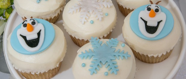 Frozen Winter Wonderland themed birthday party via Kara's Party Ideas KarasPartyIdeas.com Stationery, decor, cake, tutorials, favors, recipes, supplies, etc! #frozen #frozenparty #winterwonderlandparty (1)
