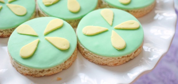 Girl's Night Out Spa themed birthday party via Kara's Party Ideas KarasPartyIdeas.com Decor, drinks, favors, cake, cupcakes, supplies, and more! #spa #spaparty #girlsnightout #karaspartyideas (1)