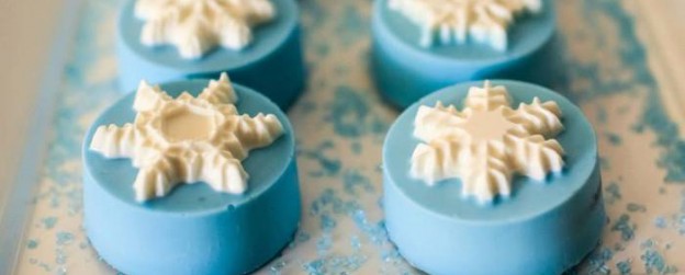 Frozen themed 7th birthday party via Kara's Party Ideas KarasPartyIdeas.com Cake, banners, food, printables, and more! #frozen #frozenparty #frozenpartyideas (1)
