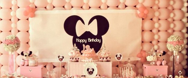 Minnie Mouse themed birthday party via Kara's Party Ideas Favors, banners, decor, recipes, cupcakes, and more! #minniemouse #minniemouseparty (1)