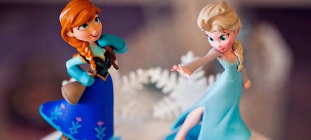 Disney's Frozen 3rd birthday party via Kara's Party Ideas KarasPartyIdeas #frozen #frozenparty #disneysfrozen #frozenpartyactivities #doyouwannabuildasnowman (1)