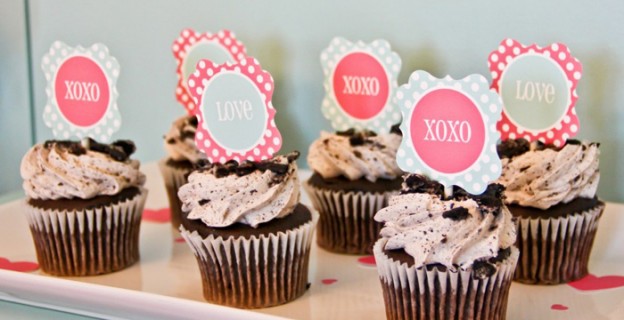 Valentine's Day Sweet Bar + Party via Kara's Party Ideas KarasPartyIdeas.com Cake, invitation, tutorials, cupcakes and more! #valentinesdayparty #vday #valentinesdaysweetbar #valentines #valentinesday #karaspartyideas (2)