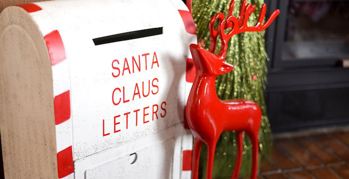 Gingerbread Decorating Holiday Christmas Party on Kara's Party Ideas | KarasPartyIdeas.com (1)