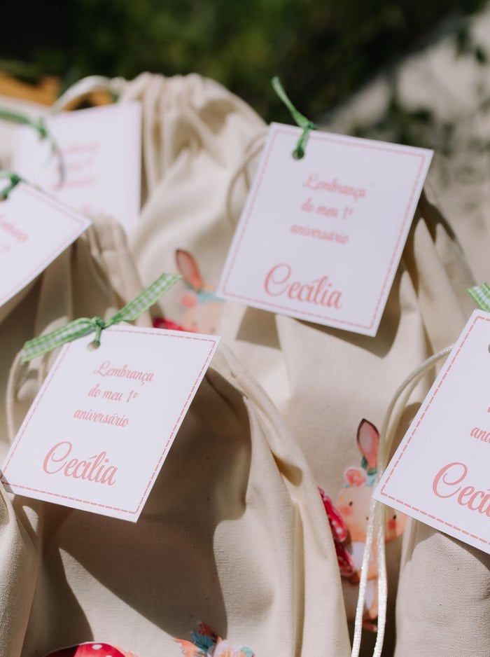 Personalized Cecília favor tags with delicate pink lettering